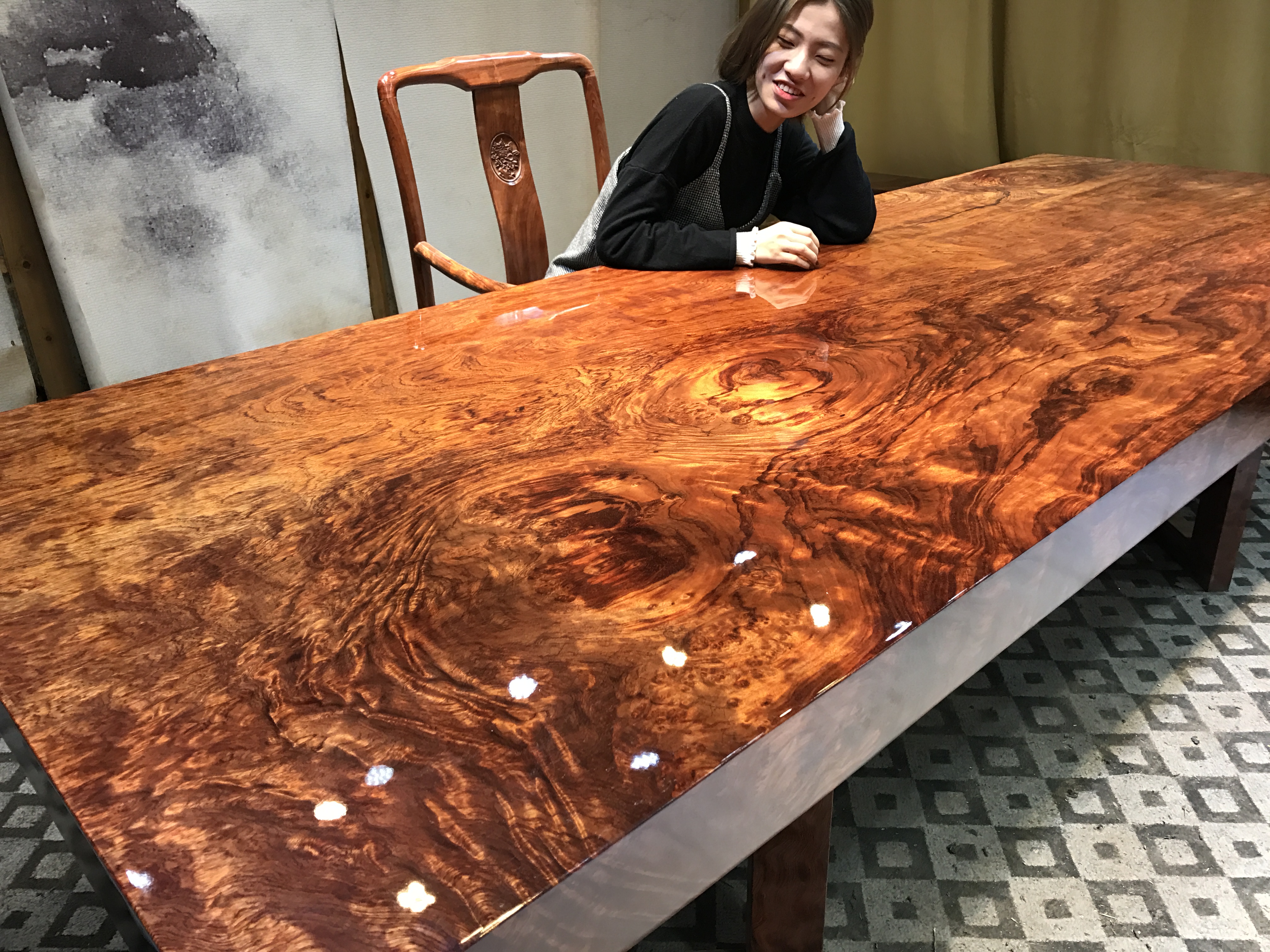 巴花大板什么纹路最贵_1200年树龄巴花_巴花木板纹理