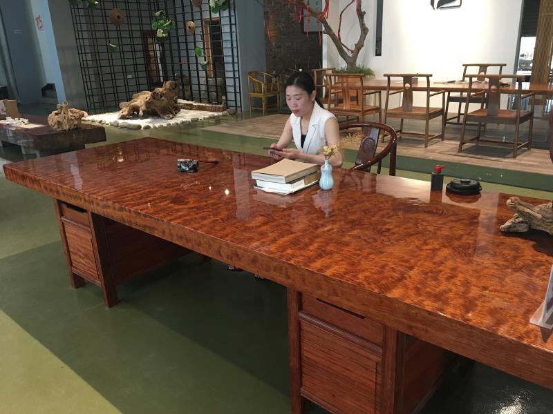 巴花木板纹理_1200年树龄巴花_巴花大板什么纹路最贵