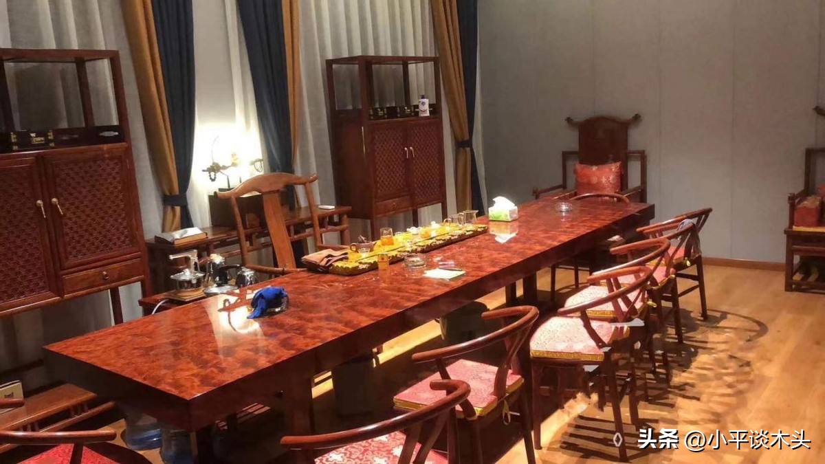 巴花大板什么纹路最贵_高山巴花与平原巴花区别_巴花实木大板桌